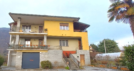 Foto Appartamento in Via Provinciale, Cuveglio di 147 m² con 4 locali