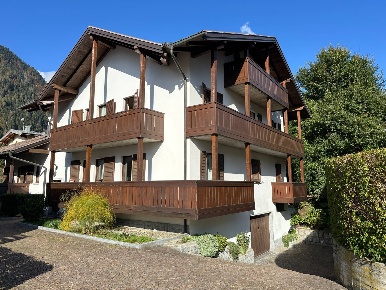 Foto Appartamento in Via Calvet, Pinzolo di 126 m² con 6 locali in vendita