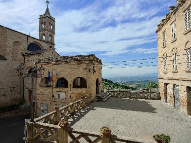 Foto Appartamento in Via Marziale, Acquaviva Picena di 184 m² con 7 locali