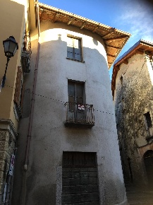 Foto Appartamento in Via Maestri Comacini, Asso di 135 m² con 6 locali