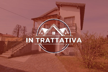 Foto Villa singola in Via Pio Selvini, Biandronno di 195 m² con 4 locali