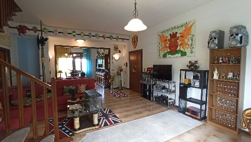 Foto Appartamento in Via Giacomo Matteotti, Sarnano di 189 m² con 6 locali