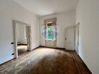 Foto Appartamento in Via Cisterna Del Follo, Ferrara di 118 m² con 5 locali