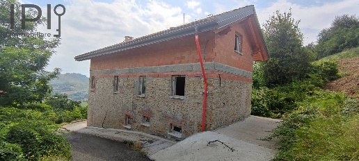 Foto Villa unifamiliare in località ceretto, Santo Stefano Belbo di 240 m²