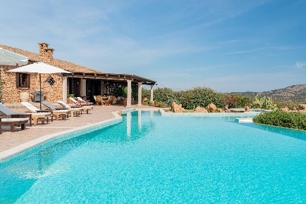 Foto Villa singola in via Monte Ortobene, Loiri Porto San Paolo di 460 m²