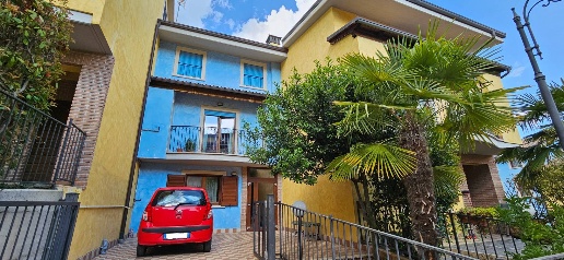 Foto Villa a schiera a L'Aquila di 150 m² con 6 locali in vendita