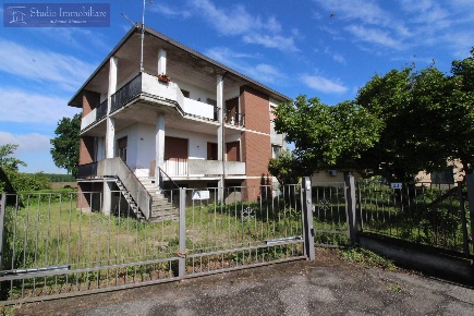 Foto Villa a schiera in Via Negri, Zinasco di 140 m² con 3 locali