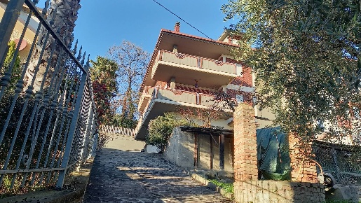 Foto Villa a schiera in Strada Provinciale 18, Colli del Tronto di 350 m²