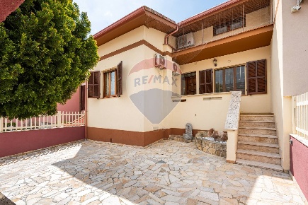 Foto Villa a schiera a Villamassargia di 200 m² con 6 locali in vendita