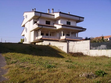 Foto Villa a schiera a Colonnella di 243 m² con 8 locali in vendita
