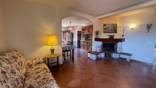 Foto Appartamento a Gallicano di 90 m² con 6 locali in vendita