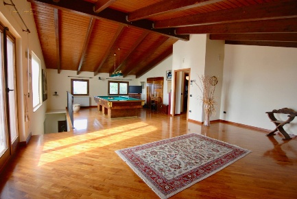 Foto Villa singola a Colonnella di 400 m² con 16 locali in vendita