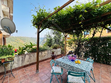 Foto Appartamento in VIA CALABRIA, Carolei di 196 m² con 5 locali