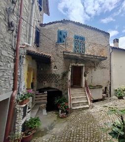 Foto Appartamento in Via Angelo Pietrocini, Maenza di 65 m² con 6 locali