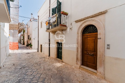 Foto Appartamento in Via Zingari, Conversano di 415 m² con 11 locali