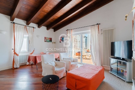 Foto Appartamento in Via Zingari, Conversano di 415 m² con 11 locali