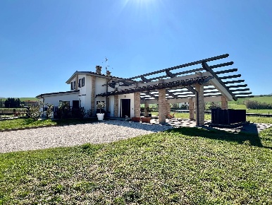 Foto Villa singola in VIA VALLETTONE, Monte Roberto di 300 m² con 13 locali