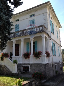 Foto Villa singola a Bedonia di 440 m² con 6 locali in vendita
