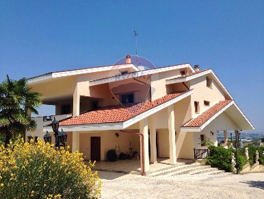 Foto Villa singola in Contrada vigna del re, Cappelle sul Tavo di 448 m²