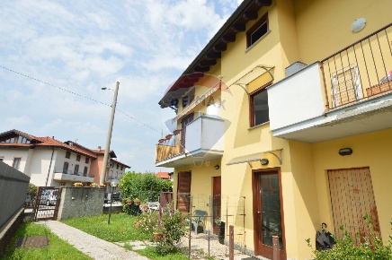 Foto Appartamento in Via Torino, Cittiglio di 72 m² con 3 locali in vendita