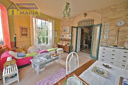 Foto Villa singola a Colli del Tronto di 383 m² con 18 locali in vendita