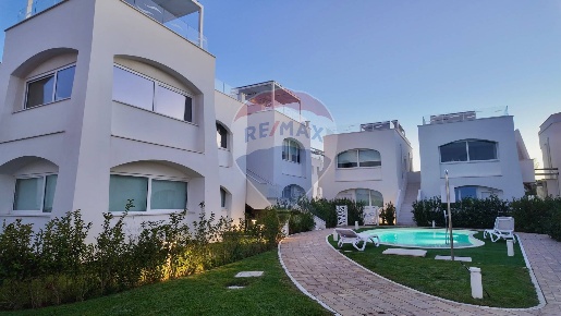 Foto Appartamento in Via Loreto, Numana di 80 m² con 4 locali in vendita