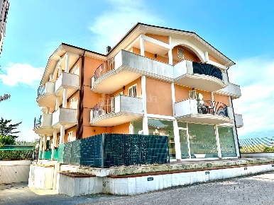 Foto Appartamento in Via Salaria, Colli del Tronto di 83 m² con 3 locali