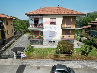 Foto Appartamento in Via Italia, Invorio di 98 m² con 3 locali in vendita