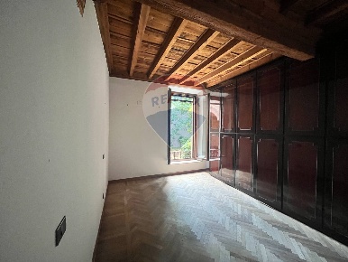 Foto Appartamento in Via Cisterna Del Follo, Ferrara di 171 m² con 5 locali