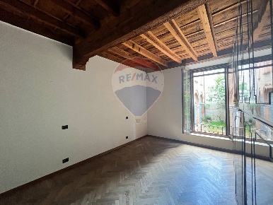 Foto Appartamento in Via Cisterna Del Follo, Ferrara di 171 m² con 5 locali