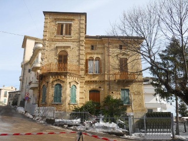 Foto Appartamento in Via Roma, Colonnella di 90 m² con 5 locali in vendita