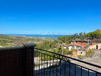 Foto Appartamento in Via dei Colli, Colonnella di 72 m² con 3 locali