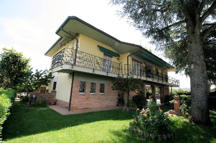 Foto Villa singola a Civitella Paganico di 350 m² con 9 locali in vendita