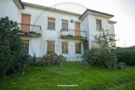 Foto Villa unifamiliare in Via Cairoli, Miradolo Terme di 272 m² in vendita