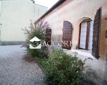 Foto Villa unifamiliare a Follina di 380 m² con 9 locali in vendita