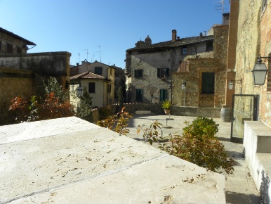 Foto Appartamento a Lucignano di 1000 m² con 12 locali in vendita