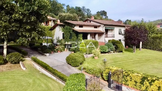Foto Villa unifamiliare in Strada Provinciale Lucca-Camaiore, Pescaglia