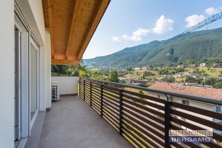 Foto Appartamento in via Rossini, Sant'Omobono Terme di 125 m² con 4 locali
