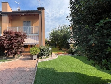 Foto Villa bifamiliare a Somaglia di 140 m² con 3 locali in vendita