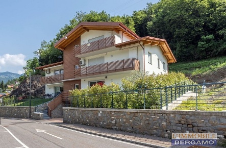 Foto Appartamento in via Rossini, Sant'Omobono Terme di 108 m² con 3 locali