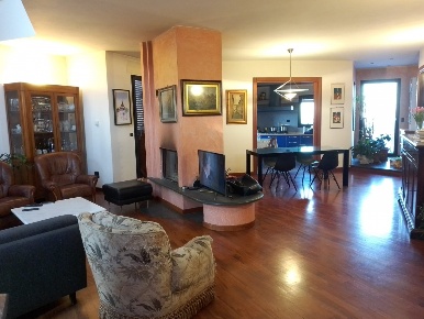 Foto Villa unifamiliare a Montaione di 290 m² con 10 locali in vendita
