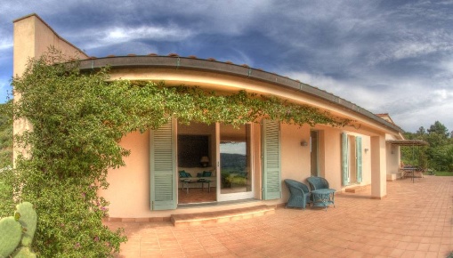 Foto Villa unifamiliare a Porto Azzurro di 150 m² con 5 locali in vendita