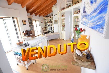 Foto Appartamento in via Don Luigi Grisostomi, Correzzana di 66 m²