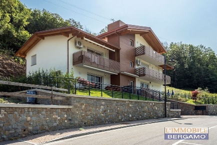 Foto Appartamento in via Rossini, Sant'Omobono Terme di 115 m² con 4 locali