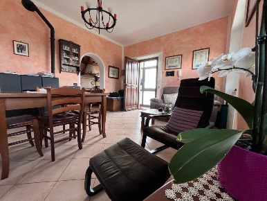 Foto Appartamento a Sorano di 104 m² con 5 locali in vendita