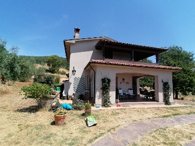 Foto Villa unifamiliare a Sorano di 78 m² con 5 locali in vendita