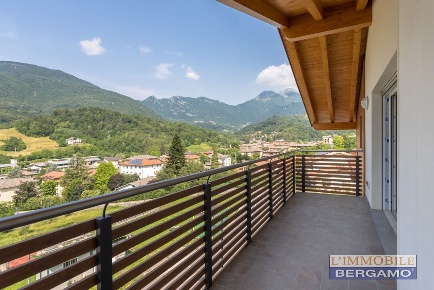 Foto Appartamento in via Rossini, Sant'Omobono Terme di 98 m² con 3 locali