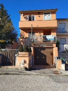 Foto Villa a schiera a Giano dell'Umbria di 150 m² con 4 locali in vendita