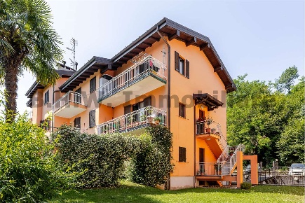 Foto Appartamento a Leggiuno di 80 m² con 3 locali in vendita
