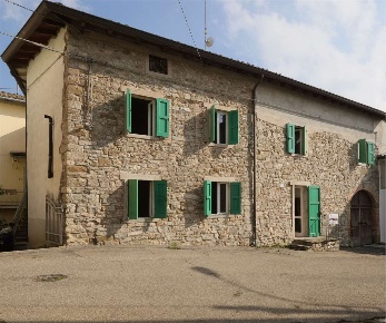 Foto Appartamento in roncovetro, Canossa di 133 m² con 5 locali in vendita